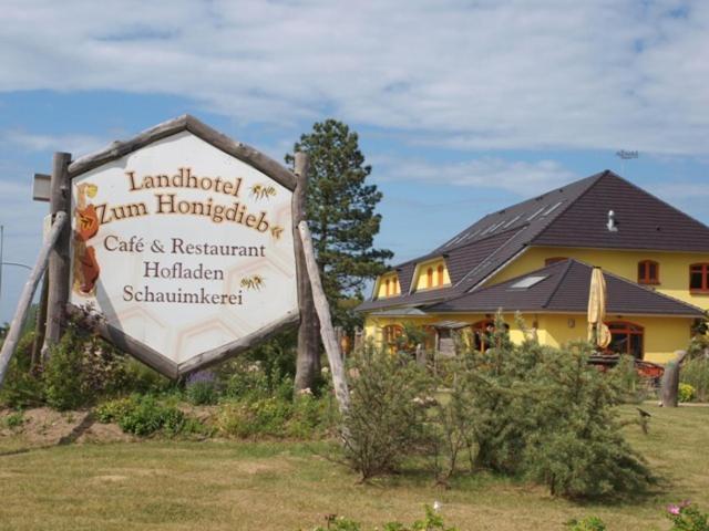 Landhotel zum Honigdieb Ribnitz-Damgarten Buitenkant foto